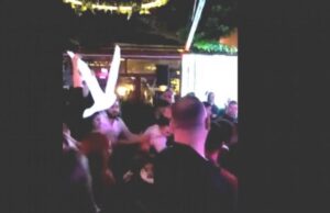 Bătaie în club: Tânără pipăită și bărbați luați la pumni!