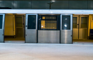 Incident la metrou. Călătorii au fost evacuați după ce Piața Victoriei a fost invadată de fum