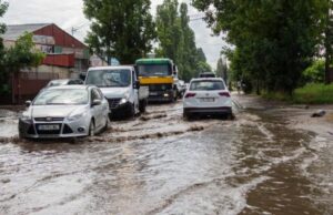 Imagini cumplite în Galați, după ce canalizarea a refulat prin bazinele wc-ului unui restaurant