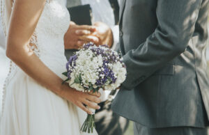 În doar 2 ani, două femei au convins 19 bărbați să se căsătorească cu ele și au câștigat o avere. Ce a aflat acum unul din soți