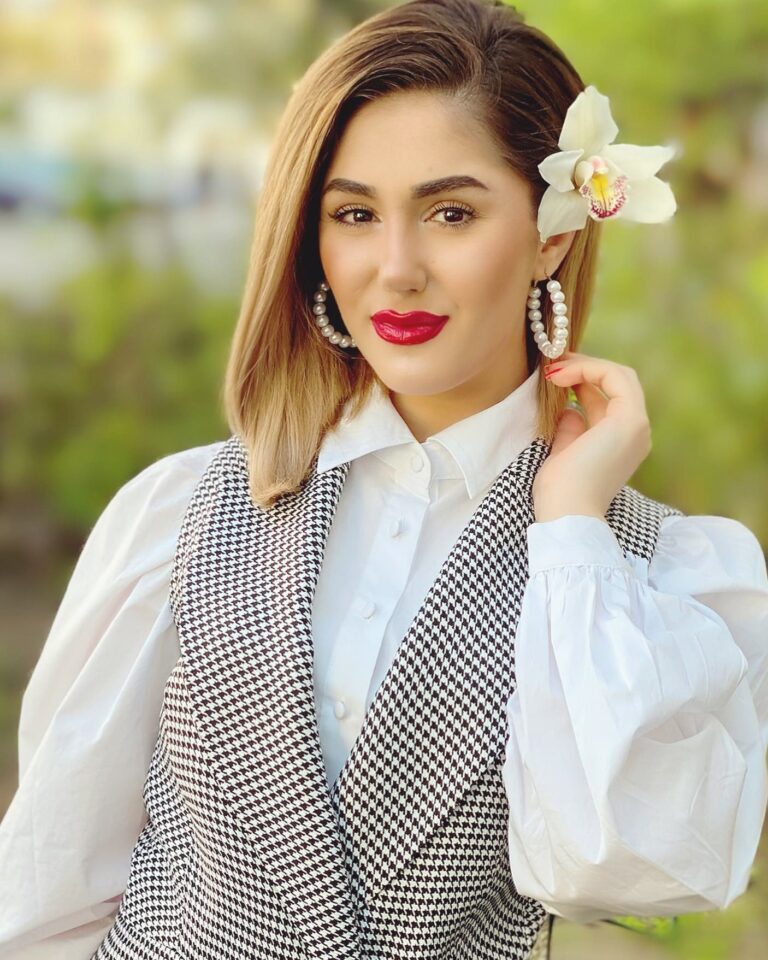 Cel mai exclusiv interviu cu Mirela Surcel, talentata solistă de muzică populară