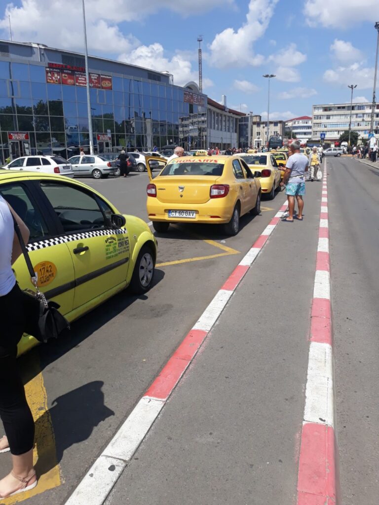 Atenție mare la “țepe”!Câți lei te costă dacă iei un taxi de la Gara Constanța până în Mamaia