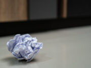 O femeie răpită de câteva luni a fost salvată, după ce a lăsat bilețele în toalete publice