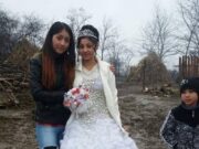 SCANDALOS! POVESTEA DIN SPATELE ACESTEI FOTOGRAFII REALIZATĂ LA O NUNTĂ DE ȚIGANI DIN ROMÂNIA!