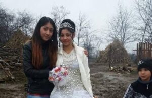 SCANDALOS! POVESTEA DIN SPATELE ACESTEI FOTOGRAFII REALIZATĂ LA O NUNTĂ DE ȚIGANI DIN ROMÂNIA!