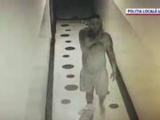 Teroare pe holurile unui cămin social din Iași. Un individ a amenințat cu un cuțit mai mulți locatari