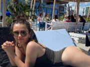 „Nu apari așa dacă îți respecți soțul”. Critici dure la adresa Cristinei Șișcanu, după ce a postat poze în costum de baie la plajă