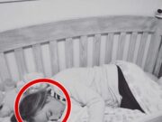 Și-a văzut soția în pătuț cu fiica atunci când a venit acasă. În acel moment a descoperit adevărul șocant…