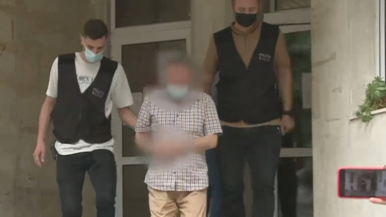 Medicul care a luat 9 șpăgi în 10 zile, înregistrat când se ruga zilnic: Doamne dă-mi sănătate, bani mulţi, fereşte-mă de procurori!