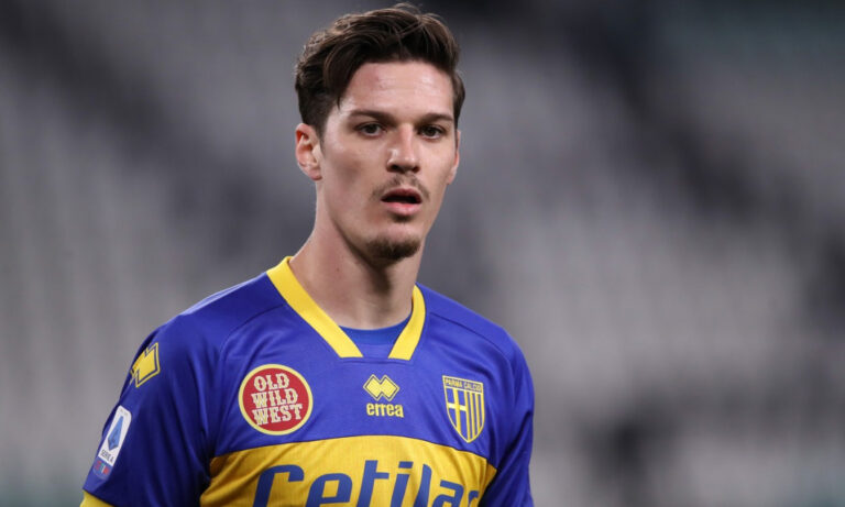 25 de milioane € cere Parma pentru Dennis Man! Ce lovitură: jucătorul român, față în față cu transferul carierei