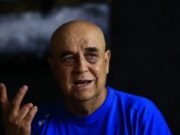 Impresarul lui Benone Sinulescu acuză familia artistului că nu l-a dus de urgenţă la spital, după ce l-a găsit inconştient: N-au crezut că e ceva rău