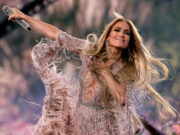 Jennifer Lopez arată spectaculos la aproape 52 de ani, în pantaloni scurți și top cu cristale: Nu am fost niciodată mai fericită