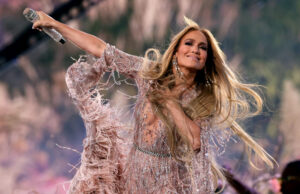 Jennifer Lopez arată spectaculos la aproape 52 de ani, în pantaloni scurți și top cu cristale: Nu am fost niciodată mai fericită