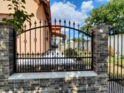 Un bărbat beat și-a găsit moartea după ce a rămas agățat într-un gard. Tragedia s-a petrecut în Neamț