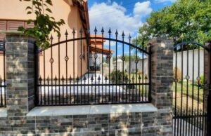 Un bărbat beat și-a găsit moartea după ce a rămas agățat într-un gard. Tragedia s-a petrecut în Neamț