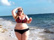 Mamă a 5 copii batjocorită pe plajă pentru că e grasă. Reacția pe care a avut-o a îndurerat pe toată lumea! Ce a făcut femeia: „Imi pare rau ca ..”