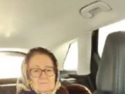 Prima imagine după externare cu Mioara Roman. Oana și-a adus mama acasă după intervenția suferită