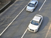 Doi copii, de 6 și 8 ani, au condus o mașină până la cea mai apropiată parcare, după ce tatăl lor a fost împușcat mortal