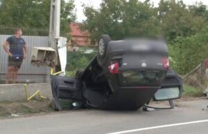 Un șofer beat care mergea cu viteză a lovit două TIR-uri și s-a răsturnat peste o țeavă de gaz