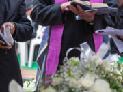 Un pastor a murit după ce a încercat să recreeze Învierea lui Iisus și s-a lăsat îngropat de viu