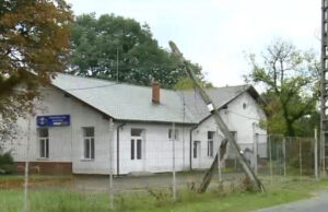 Gară prin care nu trece niciun tren, modernizată cu 2 milioane de lei. Are și un angajat: „Venea la cafea și înapoi și primea salariu”