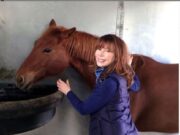 O recunoști? Iată cum a ajuns să arate una dintre cele iubite actrițe ale anilor ’80