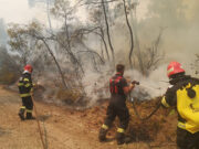 Pompierii români, lăudați în presa din Grecia: Sunt de pe altă planetă. Folosesc drone, sunt organizați și au reflexe uimitoare