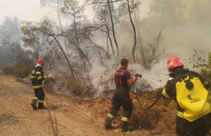 Pompierii români, lăudați în presa din Grecia: Sunt de pe altă planetă. Folosesc drone, sunt organizați și au reflexe uimitoare
