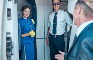 O stewardesă a dezvăluit ”CELE MAI MURDARE” secrete ale meseriei!!! Ce fac piloții pentru a ATRAGE însoțitoarele de zbor în PATUL lor. ”Mi s-a întâmplat și mie”