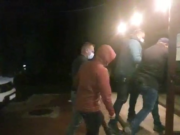 Primele imagini cu agresorii de la Vatra Dornei, reținuți pentru că au bătut un activist și djoi jurnaliști