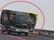 Șofer din Constanța, surprins în trafic cu două mașini pe o platformă. ”Așa șmecherie…”