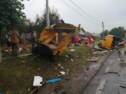 Accident grav, în Suceava. Nu a mai rămas mai nimic dintr-o dubă, după impactul cu un TIR.