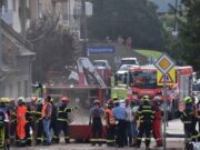 Explozie uriașă: O casă a sărit cu totul în aer. Doi pompieri au murit. Unde s-a întâmplat tragedia