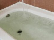 Mama fetiței din Iași care a murit în cadă a fost arestată. Ce s-a descoperit la autopsie