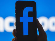 Un algoritm al Facebook a confundat persoanele de culoare cu maimuţe.