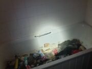 Casa groazei. Șase copii au trăit în condiții groaznice, iar totul s-a aflat din greșeală. Părinții lor au avut explicații uluitoare