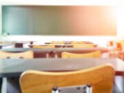 Un elev a fost snopit în bătaie, într-o sală de clasă. Incredibil care a fost motivul