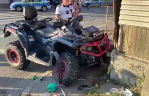 O femeie si un copil au fost loviți de un ATV pe trotuar, în Arad. Conducătorul a fugit