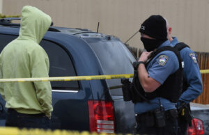 Un mort și cel puțin 12 răniți într-un atac armat petrecut într-un supermarket