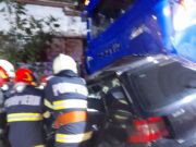 Accident grav în județul Caraș-Severin. Patru persoane au murit după ce mașina în care se aflau a intrat sub un TIR