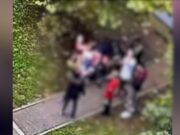 Bătaie ca-n ringul de box între două adolescente. Poliţia s-a autosesizat după ce scenele violente au ajuns pe Internet