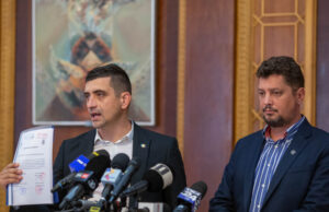 AUR: PSD şi USR PLUS să voteze moţiunea de cenzură cu bilele la vedere