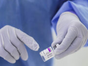 Doctorița acuzată că a vaccinat fictiv 10 fotbaliști și soțul ei au fost reținuți