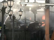 Incendiu devastator în Mamaia: trei terase au ars ca o torță, mai multe butelii au explodat. Turiștii i-au ajutat pe pompieri