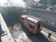 O maşină a luat foc în pasajul subteran din Craiova