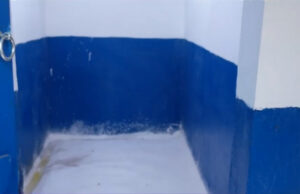 Școala unde toaleta elevilor este „la perete”. DSP anunță că a suspendat cursurile