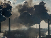 Aerul poluat scurtează viața oamenilor cu șase ani și ucide mai multe persoane decât fumatul, accidentele de mașină sau virusul HIV