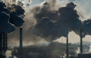 Aerul poluat scurtează viața oamenilor cu șase ani și ucide mai multe persoane decât fumatul, accidentele de mașină sau virusul HIV