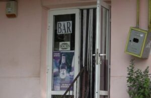 Atac sângeros în apropierea unui bar din Huși. Un bărbat a fost înjunghiat cu o foarfecă de grădină de către un necunoscut