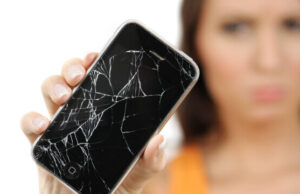 O femeie și-a ucis iubitul după ce l-a lovit cu telefonul în cap de mai multe ori